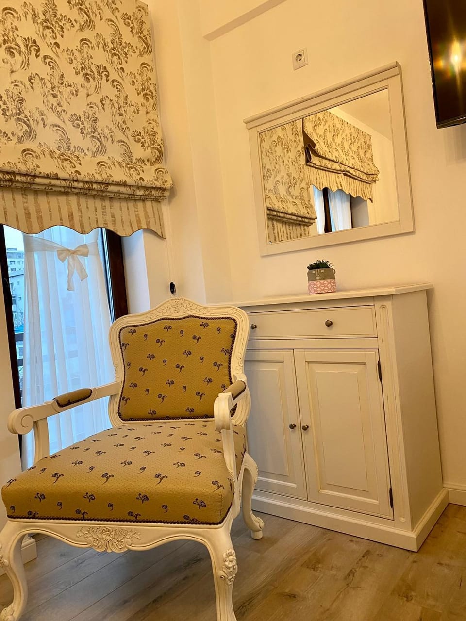 Pensiunea Charlotte Boutique Bed and Breakfast in Moldova
