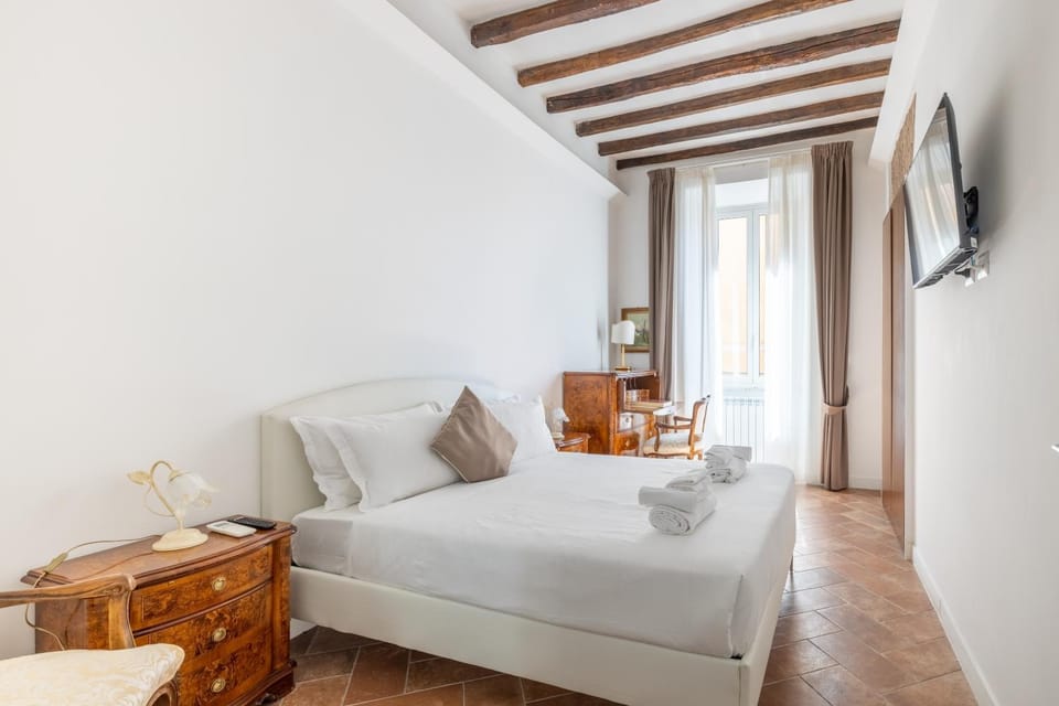 Bed, TV and multimedia, Photo of the whole room, Bedroom, towels