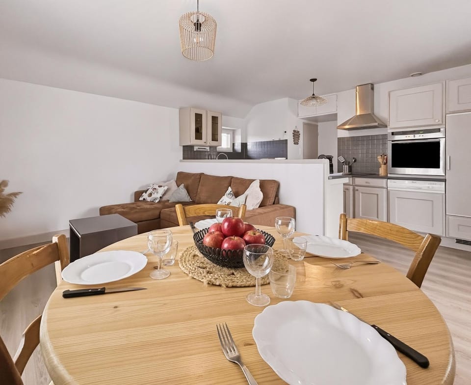 Séjour paisible, terrasse et charme rustique Apartment in Auvergne-Rhône-Alpes