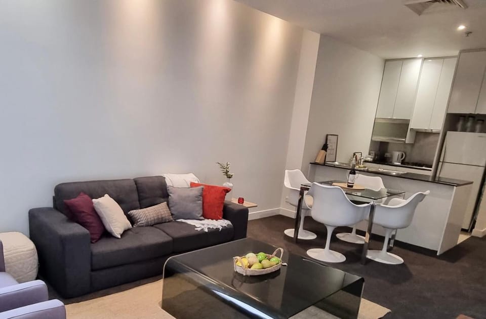 Collins central 2-bd apartment with pre-reserve parking Apartment in Melbourne