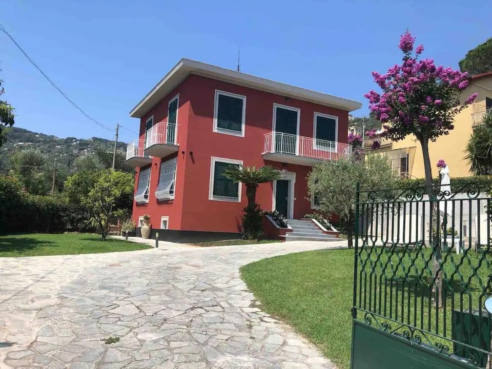 Elegante Villa Giardino + Posteggio privato Villa in Santa Margherita Ligure