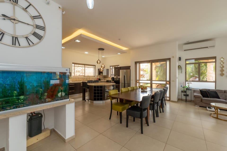 Kitchen or kitchenette, Seating area, Dining area