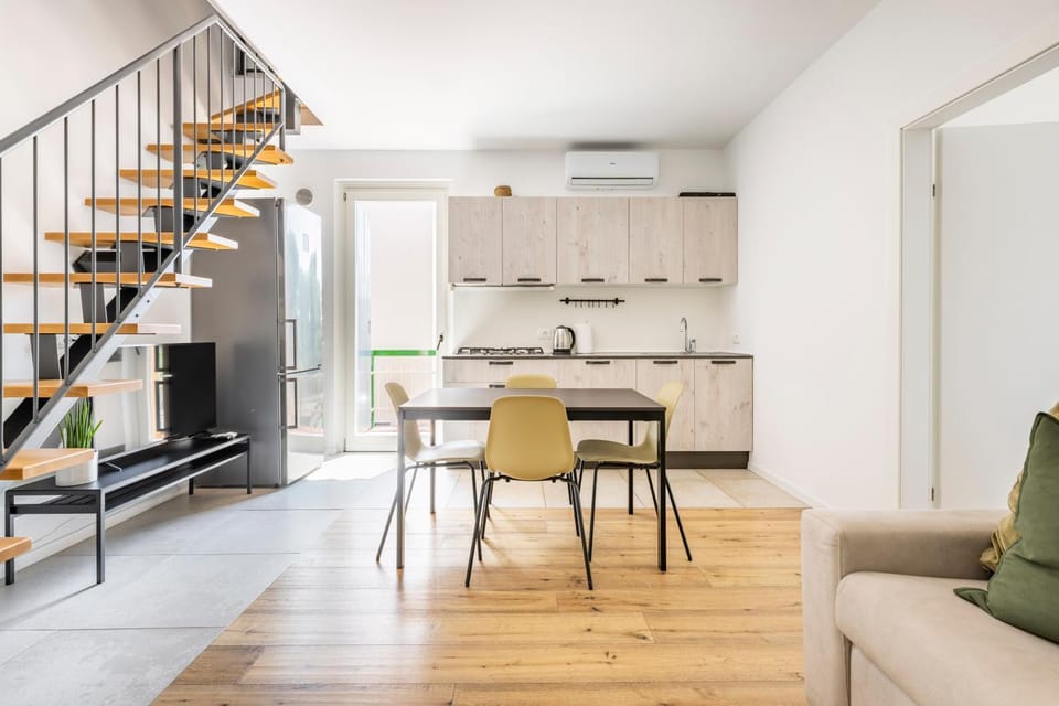 Kitchen or kitchenette, Dining area, pet friendly