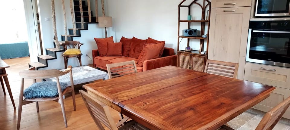 Living room, Dining area