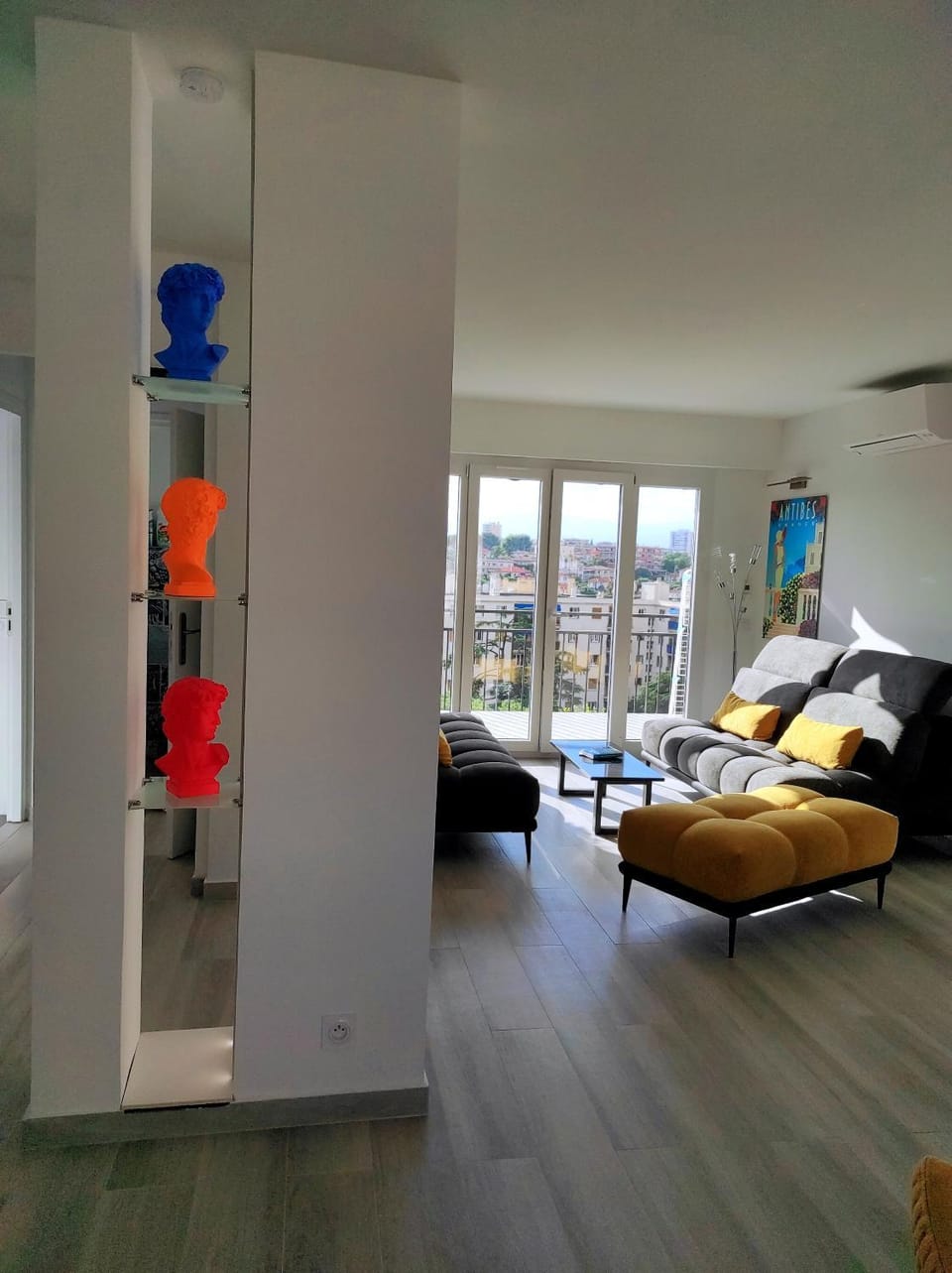 Living room, Seating area