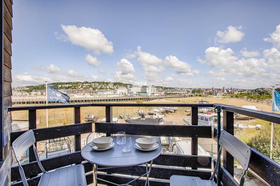 Balcony/Terrace, City view, City view, Garden view, Sea view, Sea view