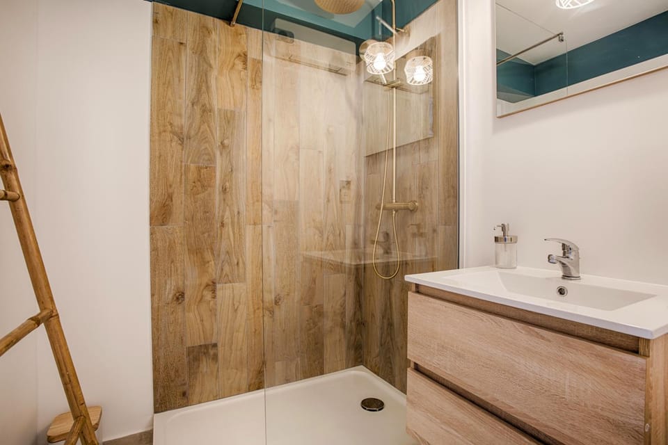 Shower, Bathroom
