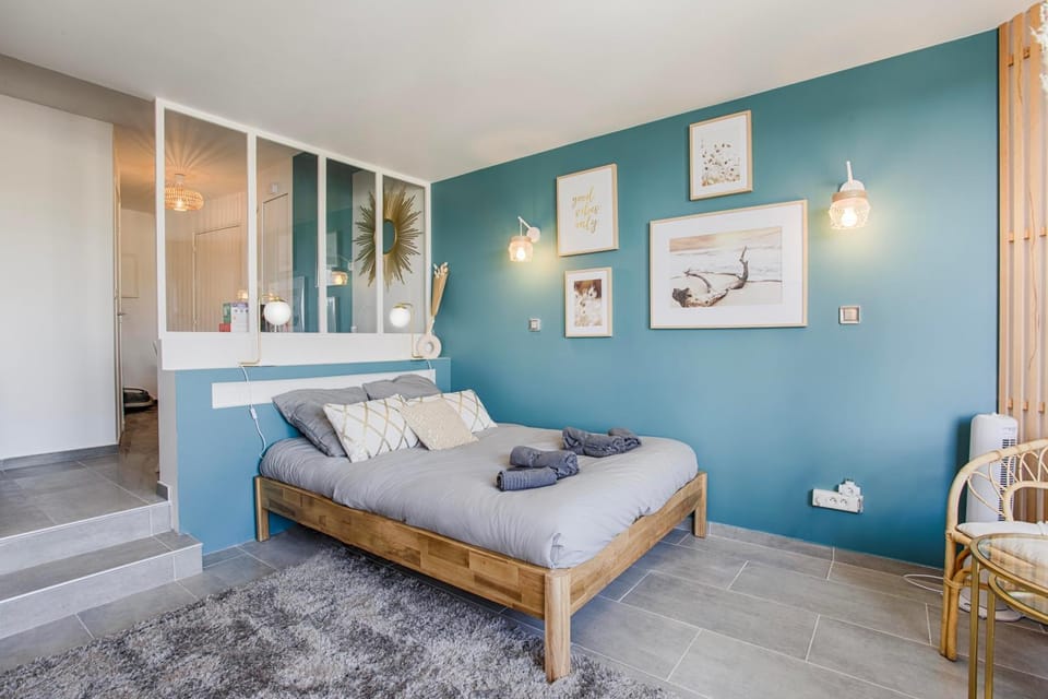 Bed, Photo of the whole room, Bedroom