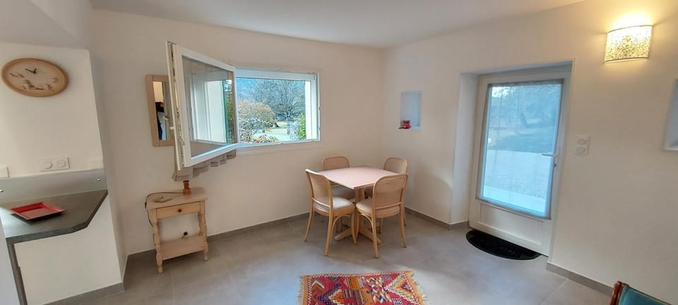 T2 indépendant dans maison Tout confort Apartment in Provence-Alpes-Côte d'Azur