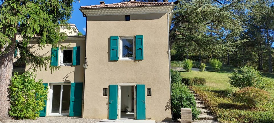 T2 indépendant dans maison Tout confort Apartment in Provence-Alpes-Côte d'Azur