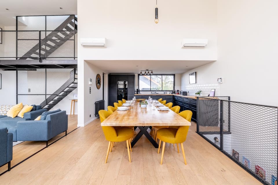 Dining area, kitchen