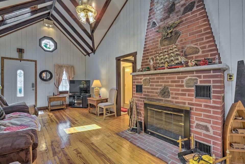 Dog-Friendly Waretown Home w/ Furnished Deck! House in Waretown