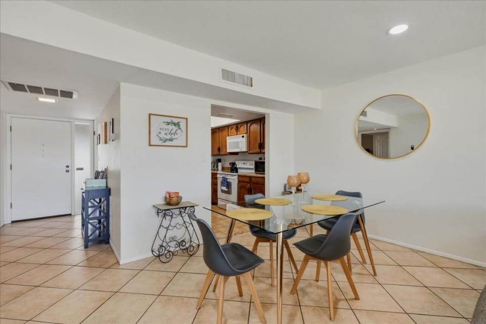 Cozy 2 bedroom Condo with Golf Course views House in Mesa