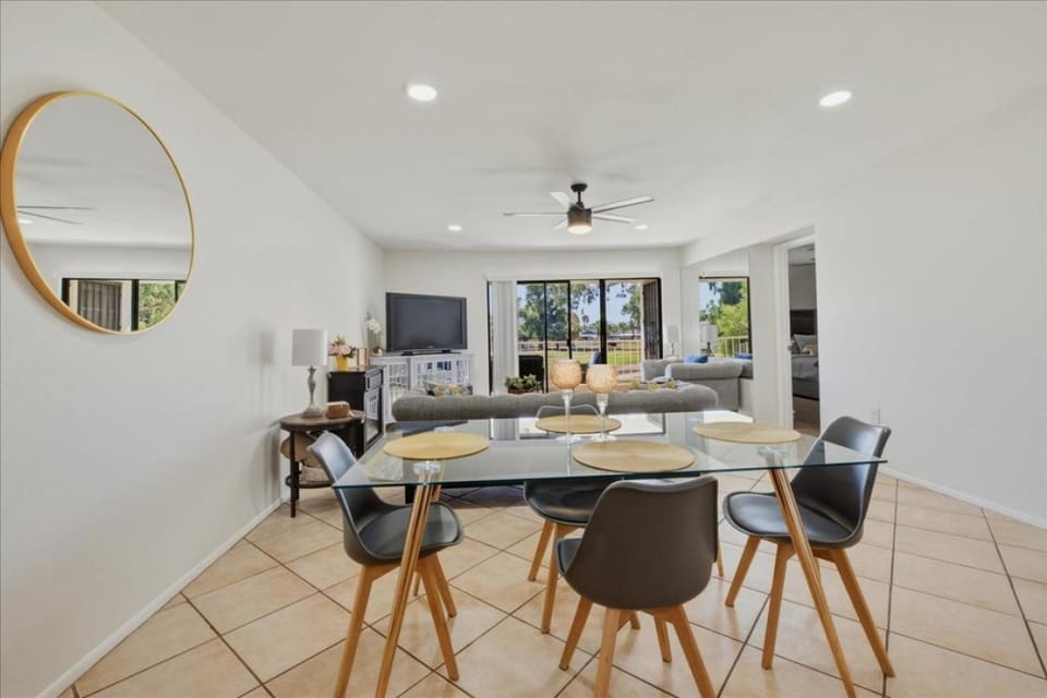 Cozy 2 bedroom Condo with Golf Course views House in Mesa