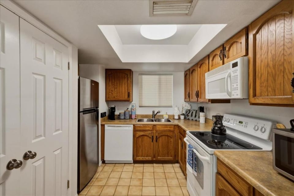 Cozy 2 bedroom Condo with Golf Course views House in Mesa