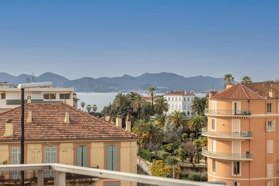 Nearby landmark, Natural landscape, Mountain view, Sea view