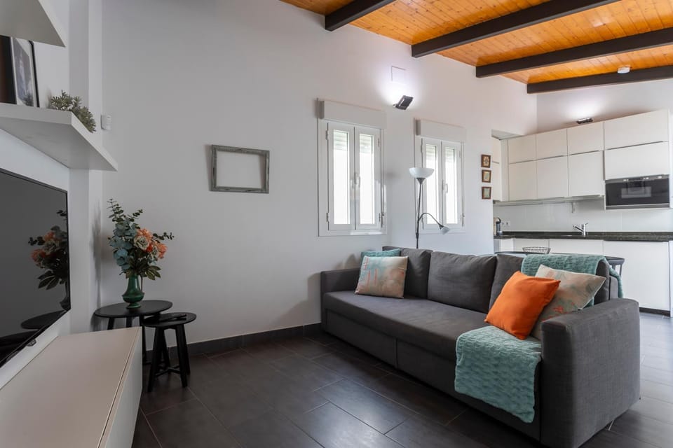Kitchen or kitchenette, Living room, Seating area