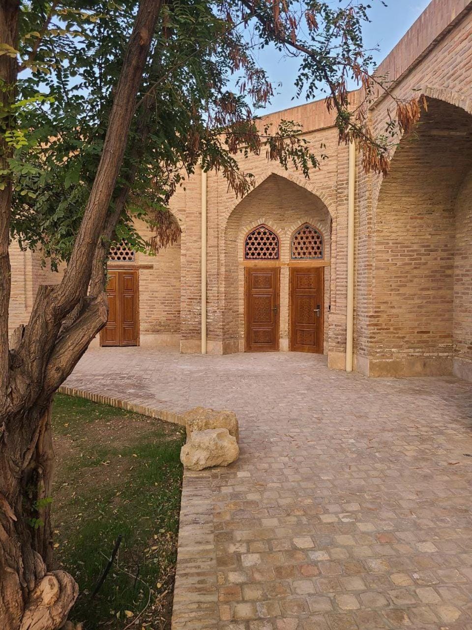 Day, Inner courtyard view