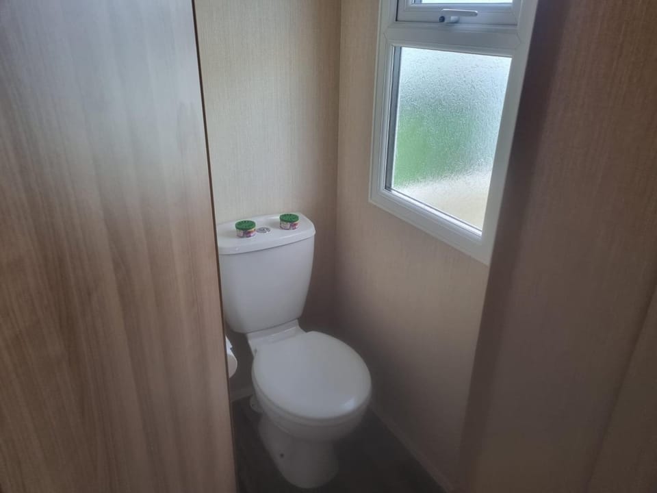 TP61 8 BERTH 3 BEDROOM CARAVAN GOLDEN PALM Campground/ 
RV Resort in Chapel Saint Leonards