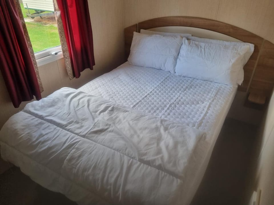 TP61 8 BERTH 3 BEDROOM CARAVAN GOLDEN PALM Campground/ 
RV Resort in Chapel Saint Leonards