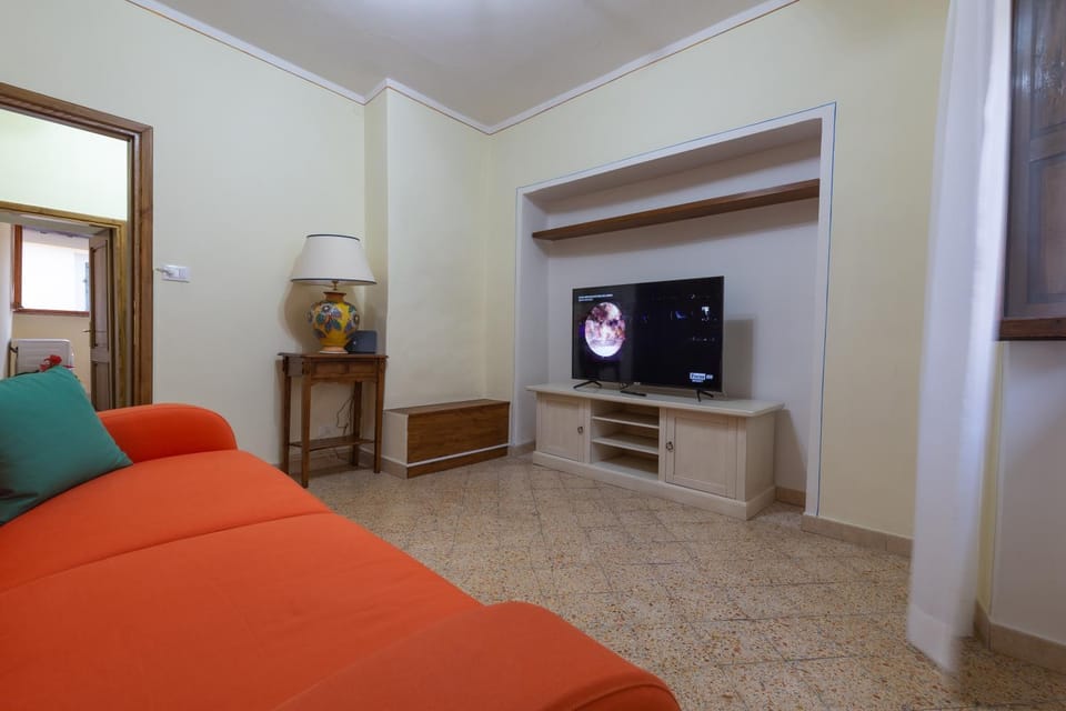 TV and multimedia, Living room, Evening entertainment