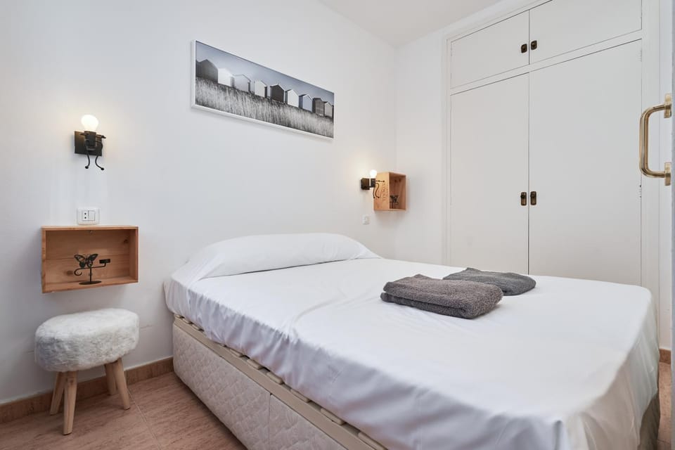 Bed, Photo of the whole room, Bedroom, towels, wardrobe