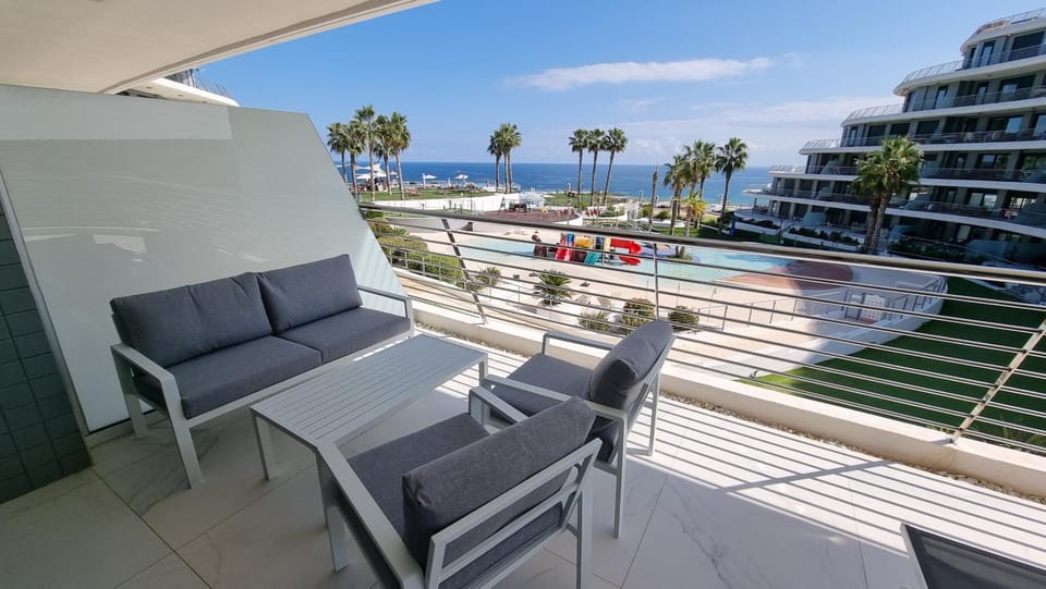 Balcony/Terrace, Pool view, Sea view