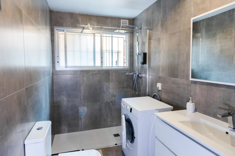 Shower, Toilet, Bathroom, washing machine