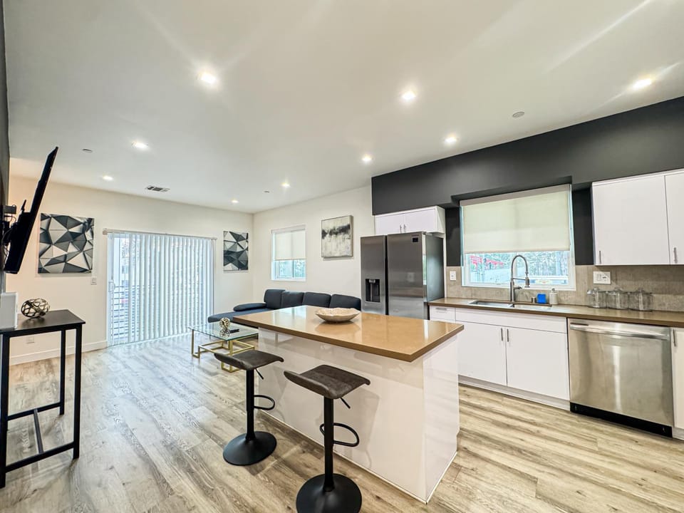 TV and multimedia, Kitchen or kitchenette, Dining area, dishwasher