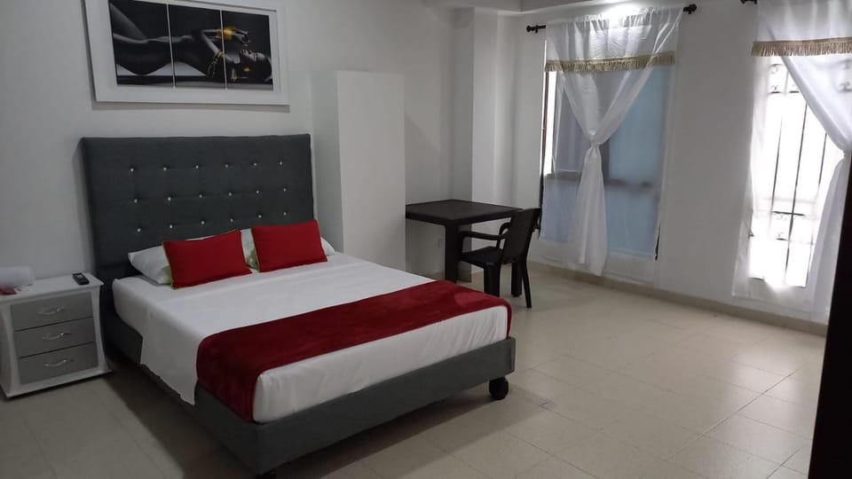 Bed, Photo of the whole room, Seating area, Bedroom