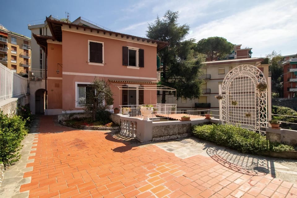 Property building, Patio, Parking