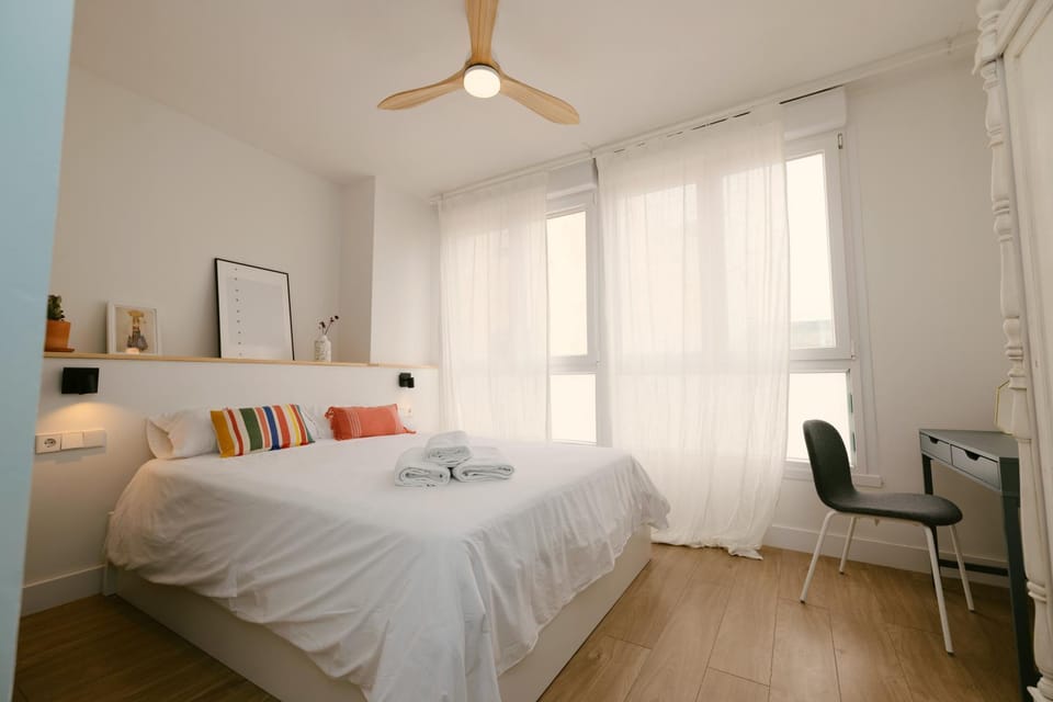 Bed, Photo of the whole room, Bedroom