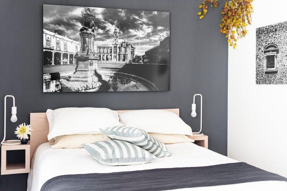 Bed, Photo of the whole room, Decorative detail, Bedroom