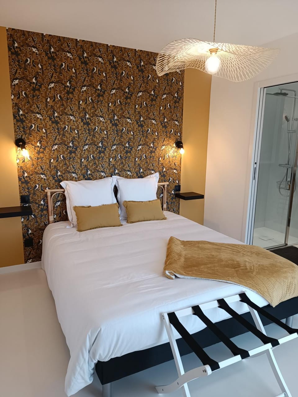 Bed, Photo of the whole room, Bedroom