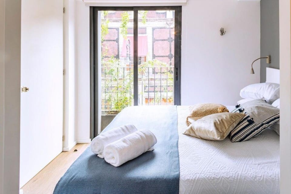 Bed, Photo of the whole room, towels