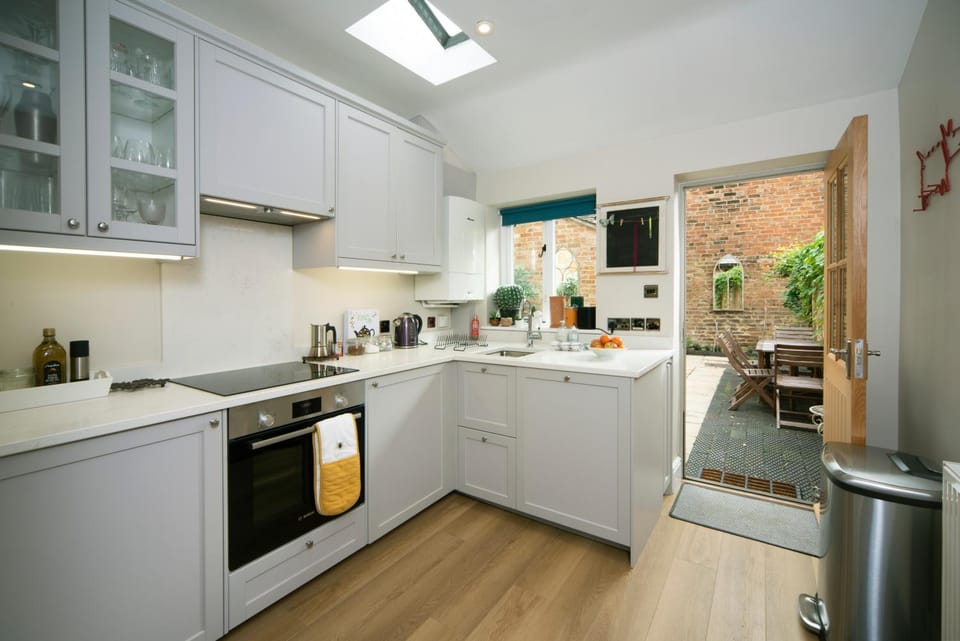 Coffee/tea facilities, Kitchen or kitchenette, dishwasher, pet friendly, stove