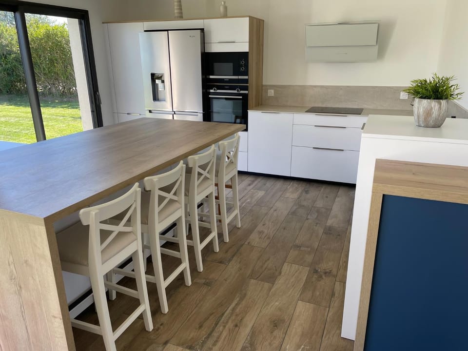 Dining area, dishwasher, oven, stove