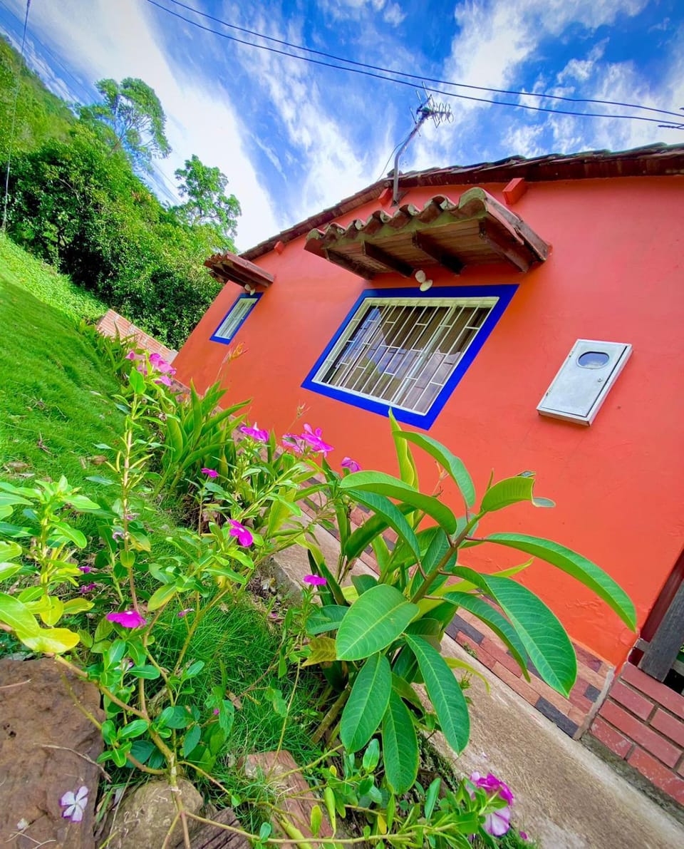 Finca el Paraíso House in Santander, Colombia
