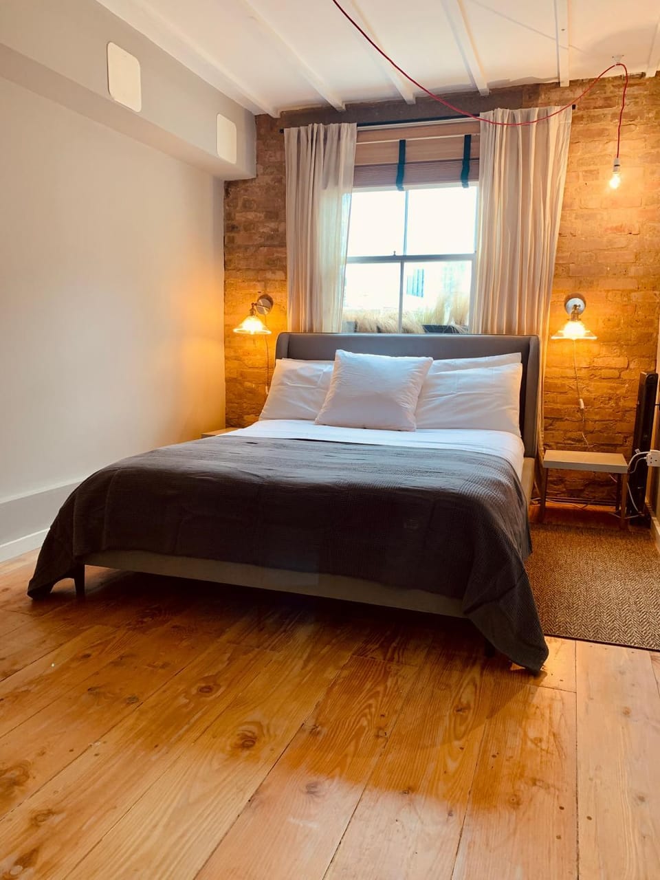 Bed, Photo of the whole room, Bedroom