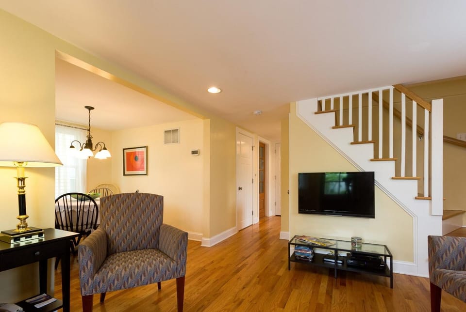 3BR Beautiful Remodeled Victorian w/ Beach Locker House in Ocean Grove