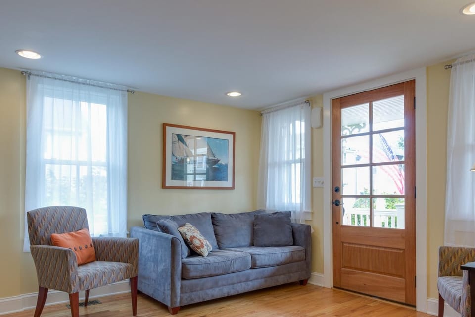 3BR Beautiful Remodeled Victorian w/ Beach Locker House in Ocean Grove
