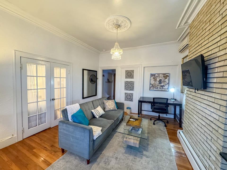 Cozy 1Bed, 1Bath in Brookline, MBTA Apartment in Brookline