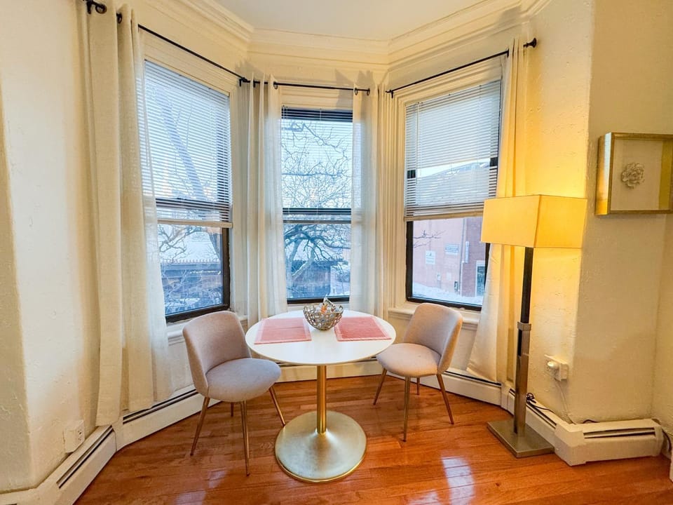 Cozy 1Bed, 1Bath in Brookline, MBTA Apartment in Brookline