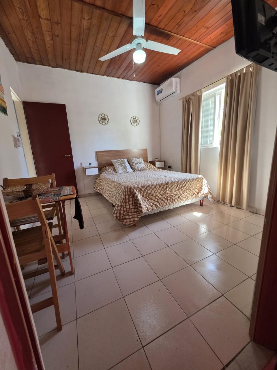Bed, TV and multimedia, Photo of the whole room, Bedroom, air conditioner