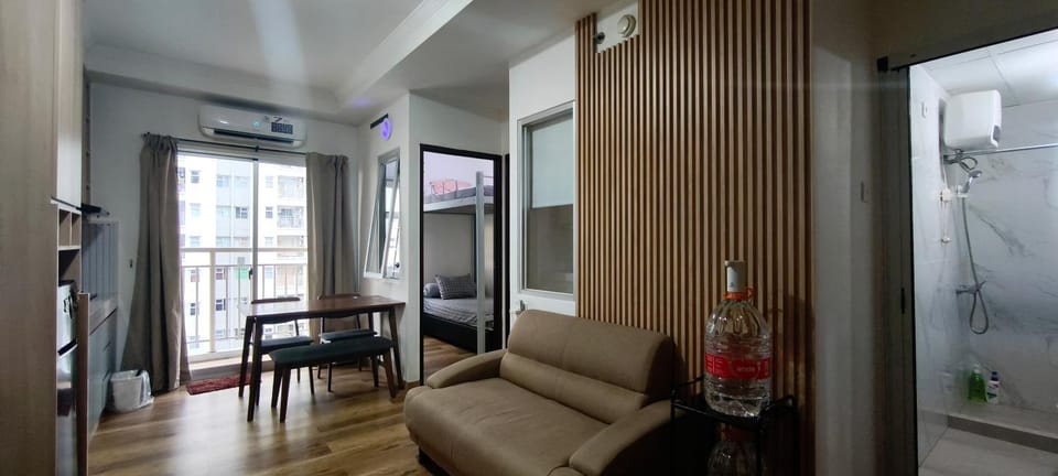 TV and multimedia, Kitchen or kitchenette, Living room, Seating area, Dining area