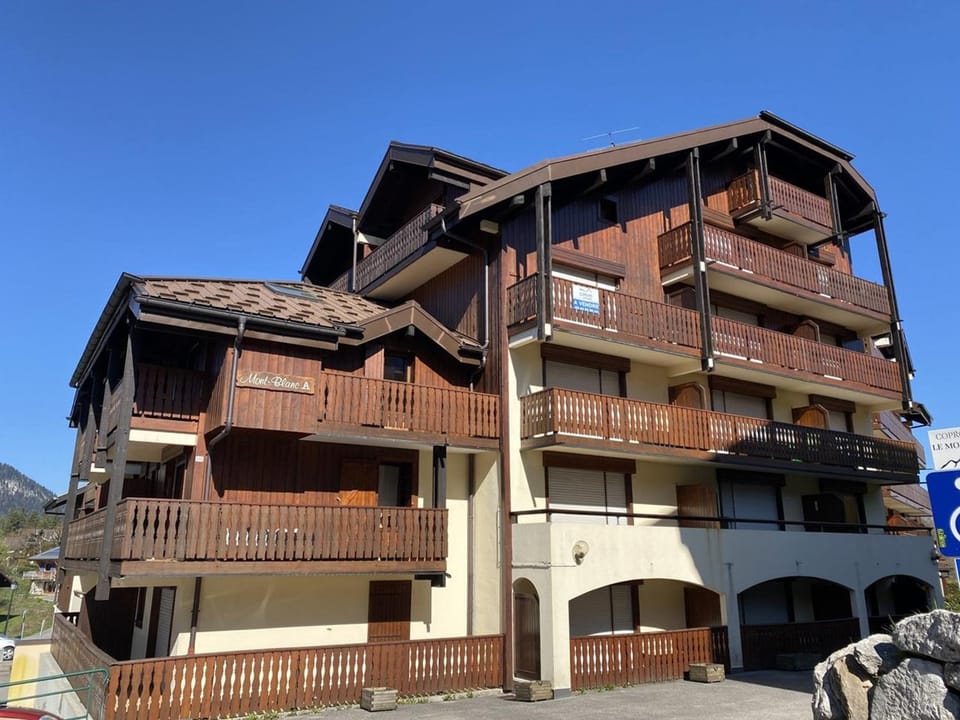 Studio 4 pers avec balcon, proche pistes et commerces, centre village Apartment in Arâches-la-Frasse