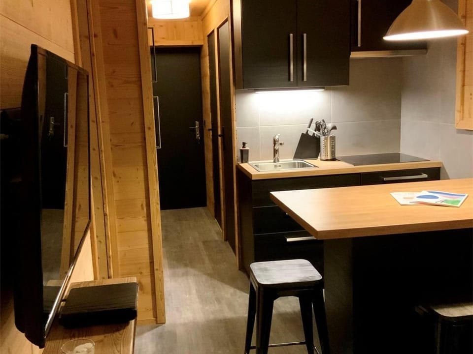 Appartement Rénové à Val Thorens - 4 Pers, 1 Ch + Cabine, Wifi, Skis aux Pieds, Balcon - FR-1-637-44 Cabin in Les Allues