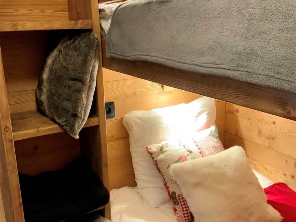 Appartement Rénové à Val Thorens - 4 Pers, 1 Ch + Cabine, Wifi, Skis aux Pieds, Balcon - FR-1-637-44 Cabin in Les Allues
