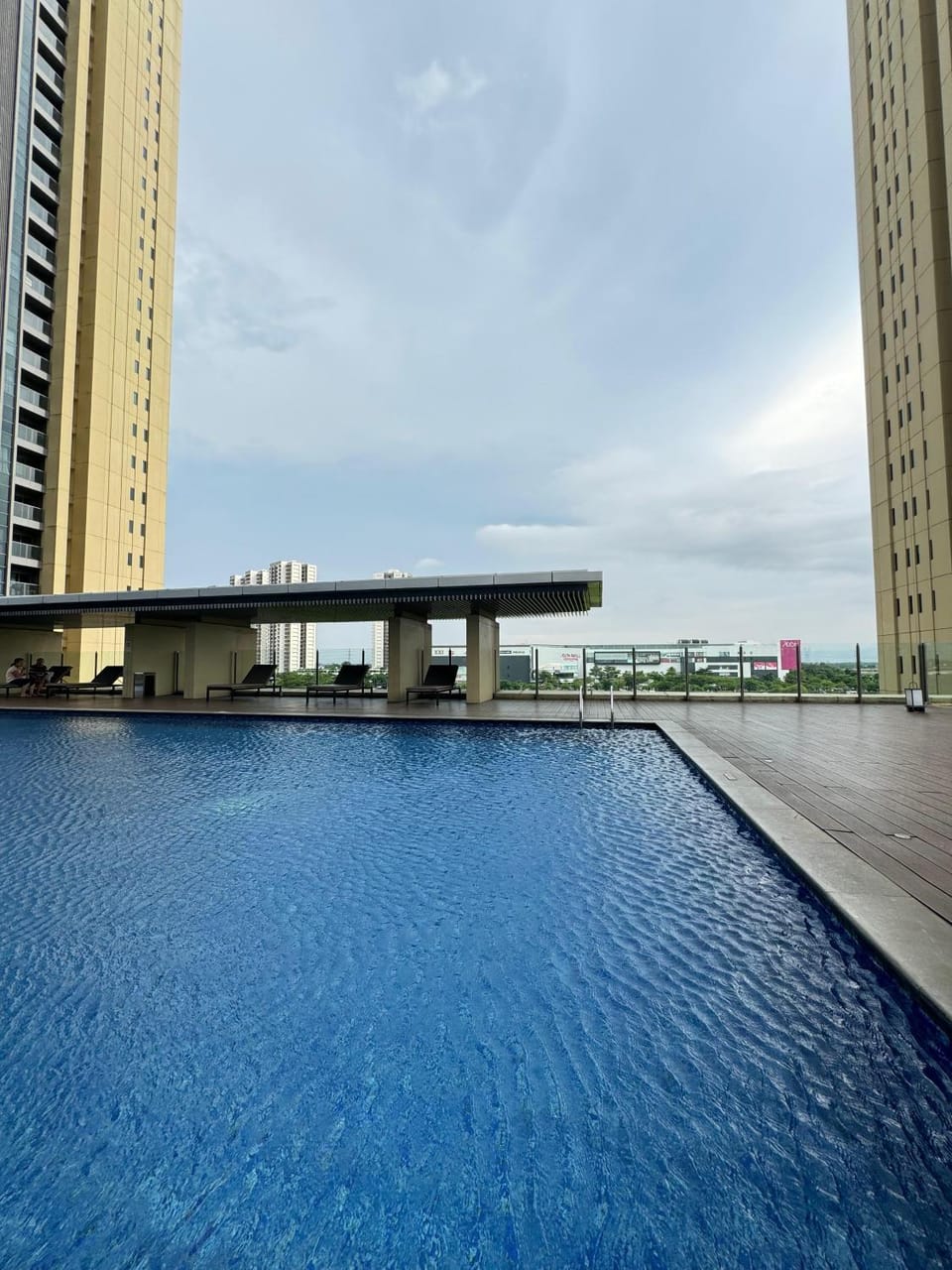 Property building, Day, Pool view, Swimming pool
