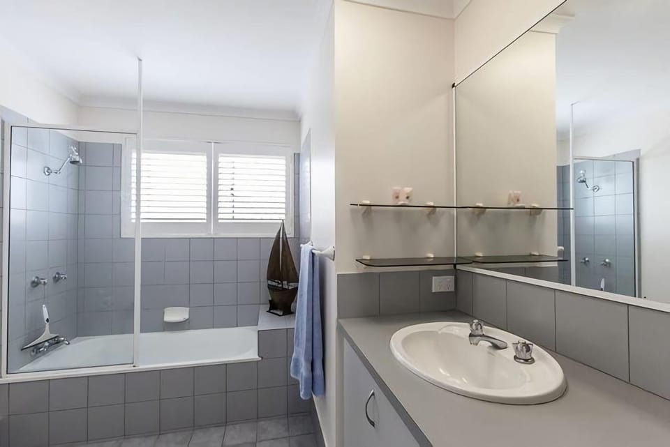 Shower, Bathroom, Bath, towels